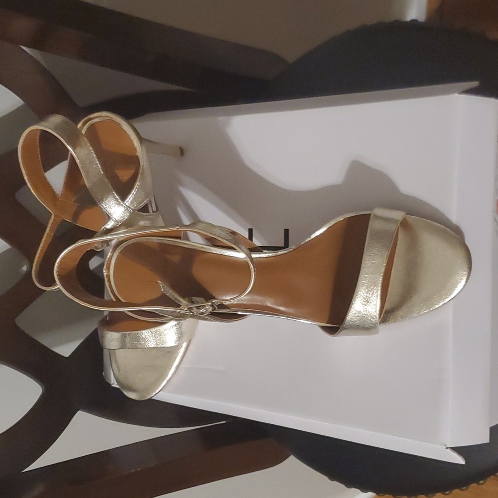 Halston champagne color heels